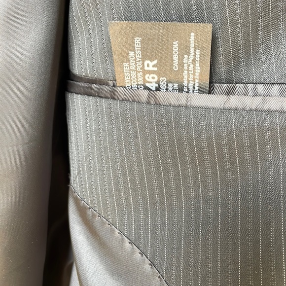 HAGGAR JACKET 46 reg PANTS 36x30
Excellent condition worn once - Picture 4 of 8